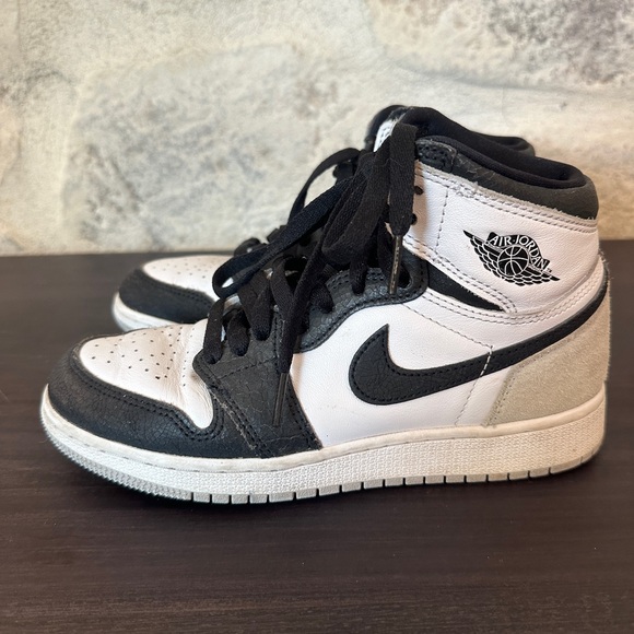 Youth Air Jordan 1 Retro High OG GS ‘Stage Haze’ - Picture 2 of 8